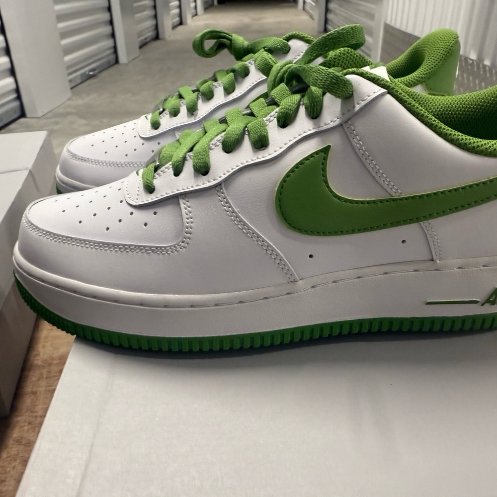 Nike Men's Sneakers in White and Green